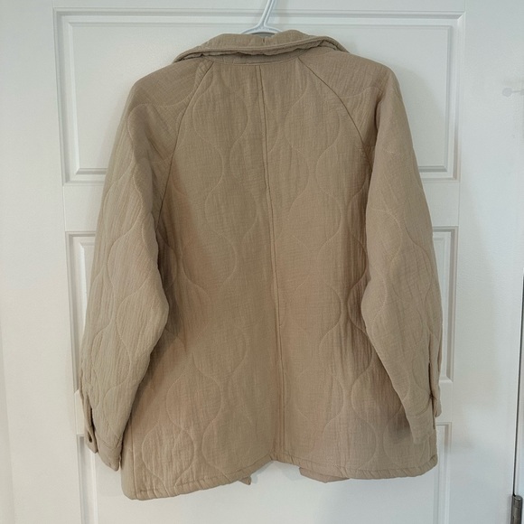 Lightweight quilted jacket. Oversized fit. Size small. Oatmeal colour. - Picture 4 of 4